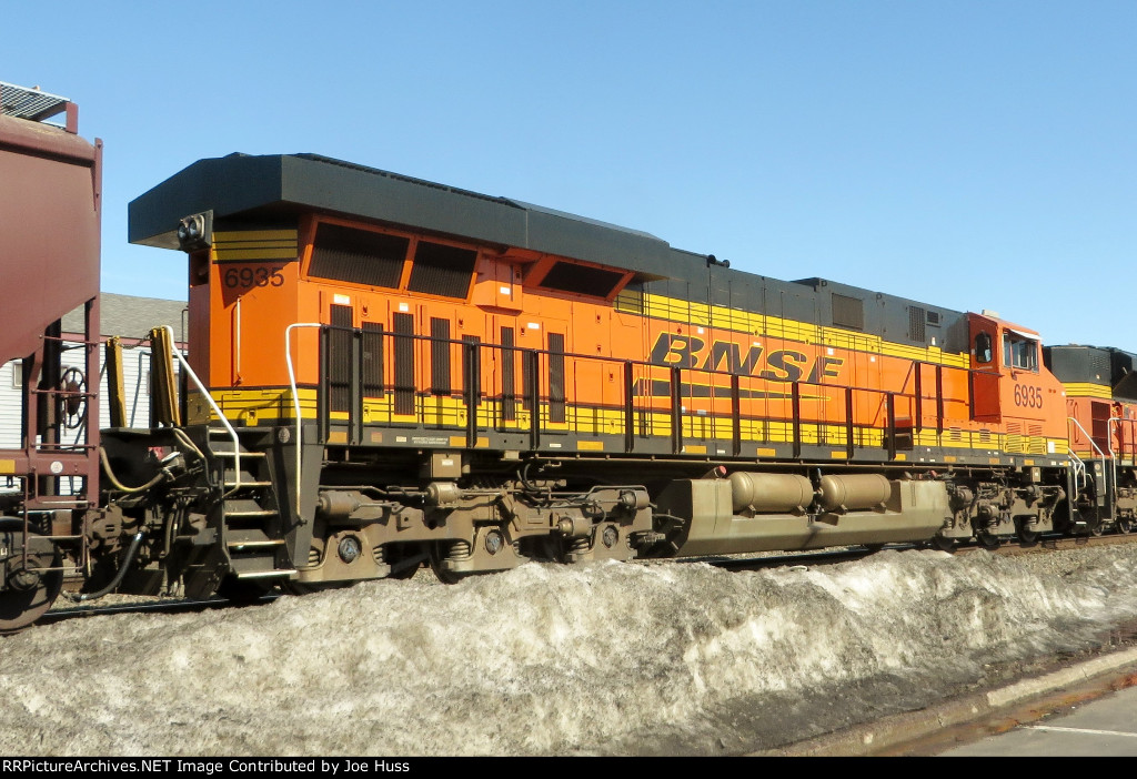 BNSF 6935